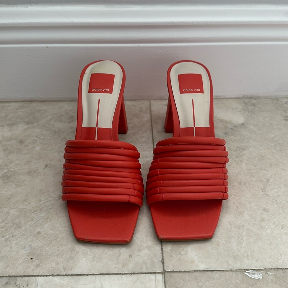 LIKE NEW Dolce Vita Priana Sandals (women’s size 7)